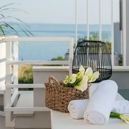 The Pleasurist - With Private Heated Pool And Terrace
