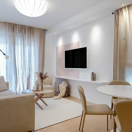 The Pleasurist- With Private Heated Pool And Terrace