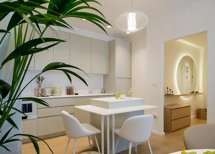 The Pleasurist- With Private Heated Pool And Terrace *