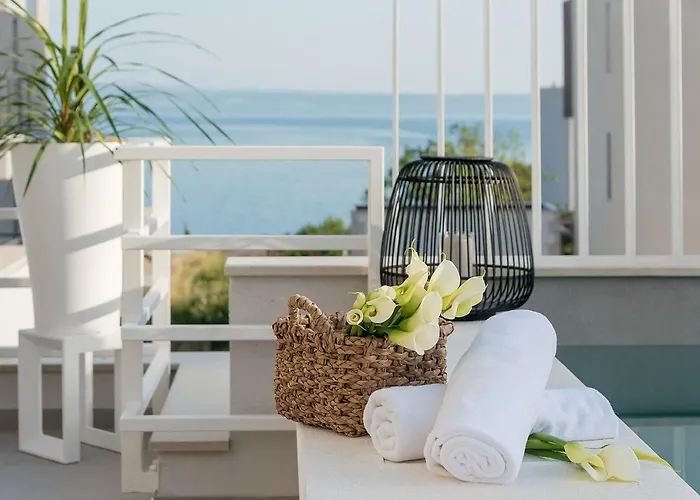 The Pleasurist- With Private Heated Pool And Terrace