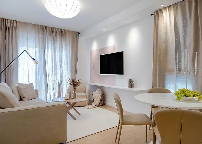 The Pleasurist- With Private Heated Pool And Terrace