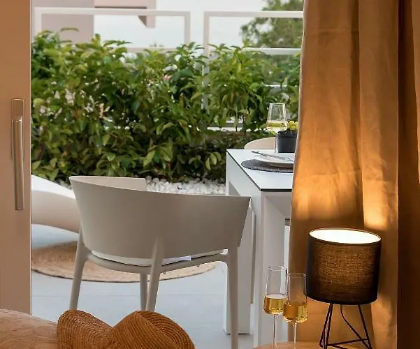 The Pleasurist- With Private Heated Pool And Terrace *