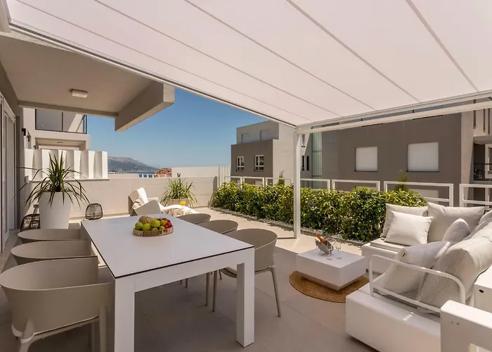 The Pleasurist- With Private Heated Pool And Terrace Split