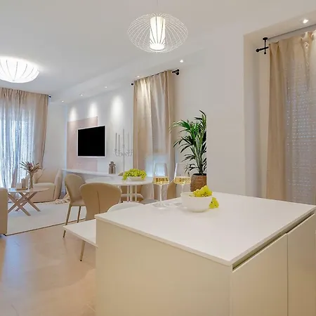 The Pleasurist - With Private Heated Pool And Terrace Apartment *