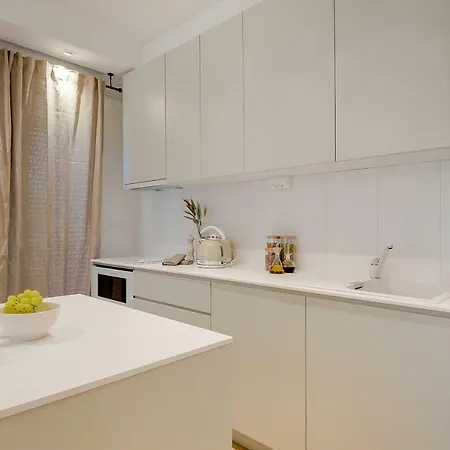 The Pleasurist - With Private Heated Pool And Terrace