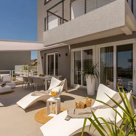 The Pleasurist- With Private Heated Pool And Terrace Split